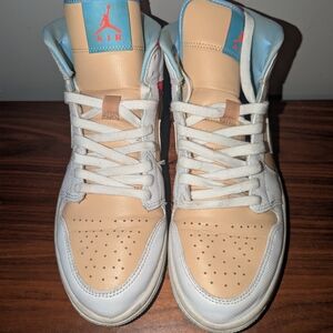 Size 9.5 - Air Jordan 1 SE Mid Sesame W